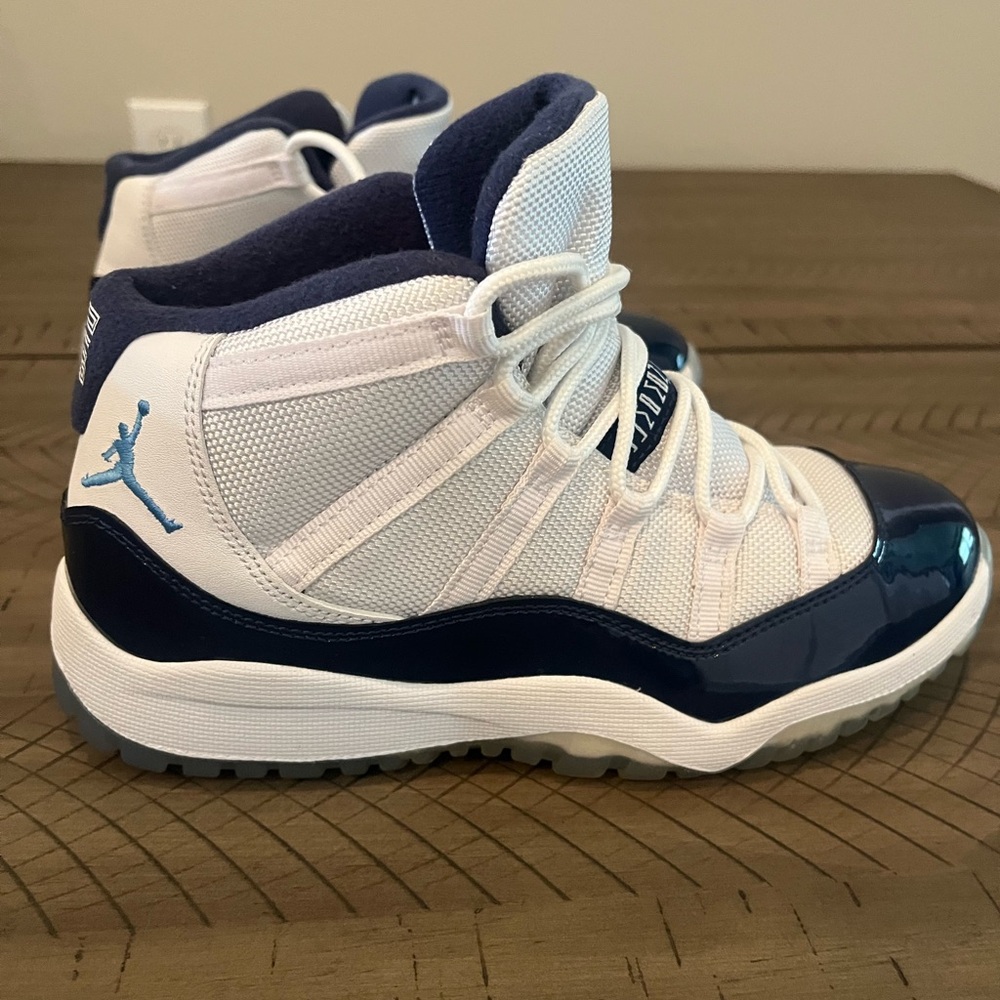 Air Jordan 11 Retro 'Win Like '82' Navy and white